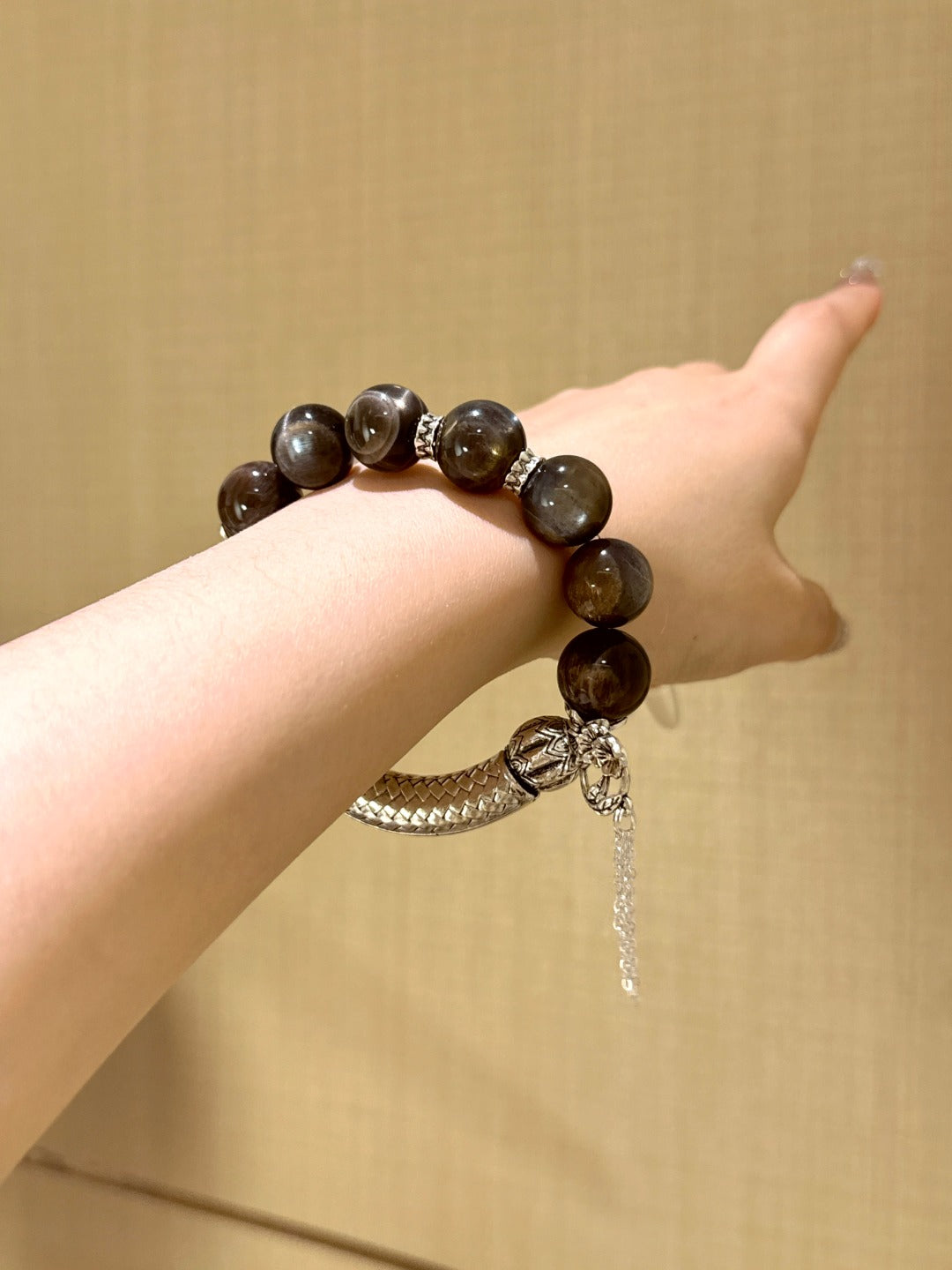▫️▪️ Black gold backbone bracelet